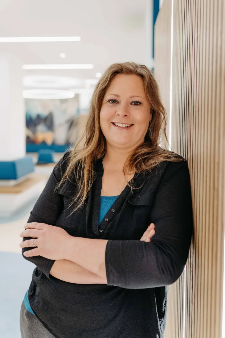 Porträt der Klinische- und Gesundheitspsychologin und Ordinationsmanagerin Raphaela Taborsky